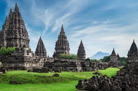 Traveling 2025: Heritage Tourism Jadi Tren Anak Muda Menyusuri Sejarah dan Budaya